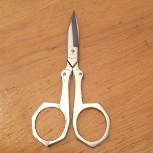 Folding scissors